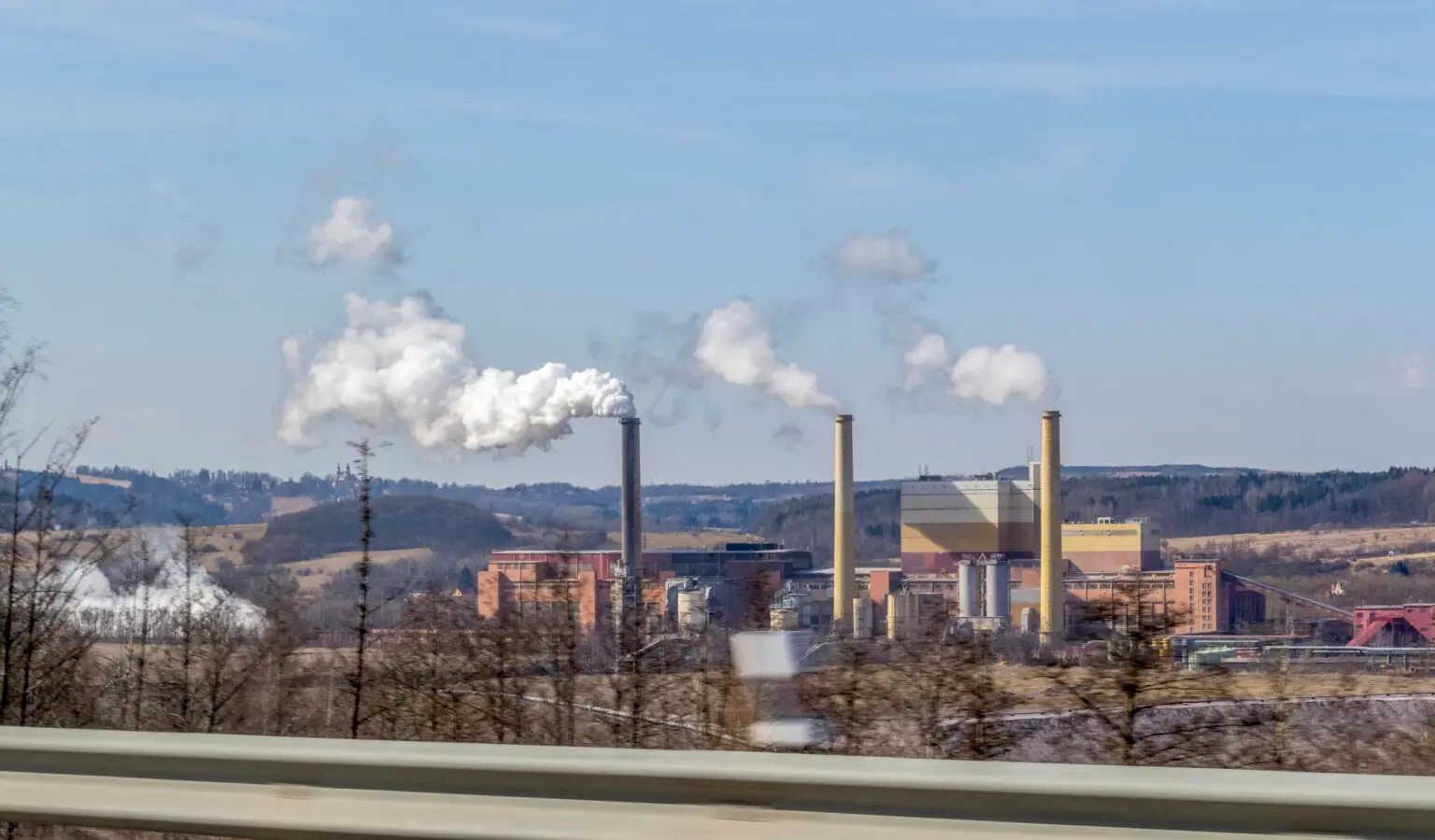 Monitoraggio delle emissioni in atmosfera al camino industriale